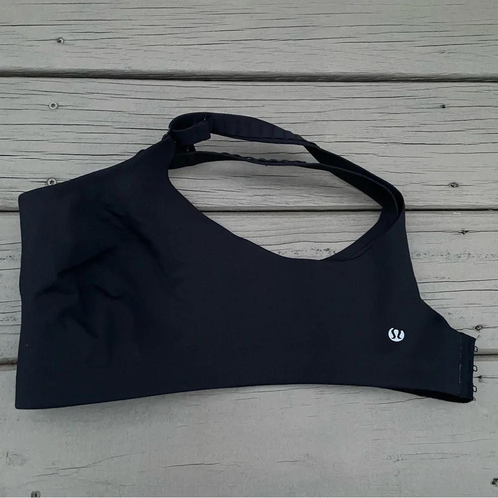 Lululemon Booby Bracer Bra in Black size 38 DD